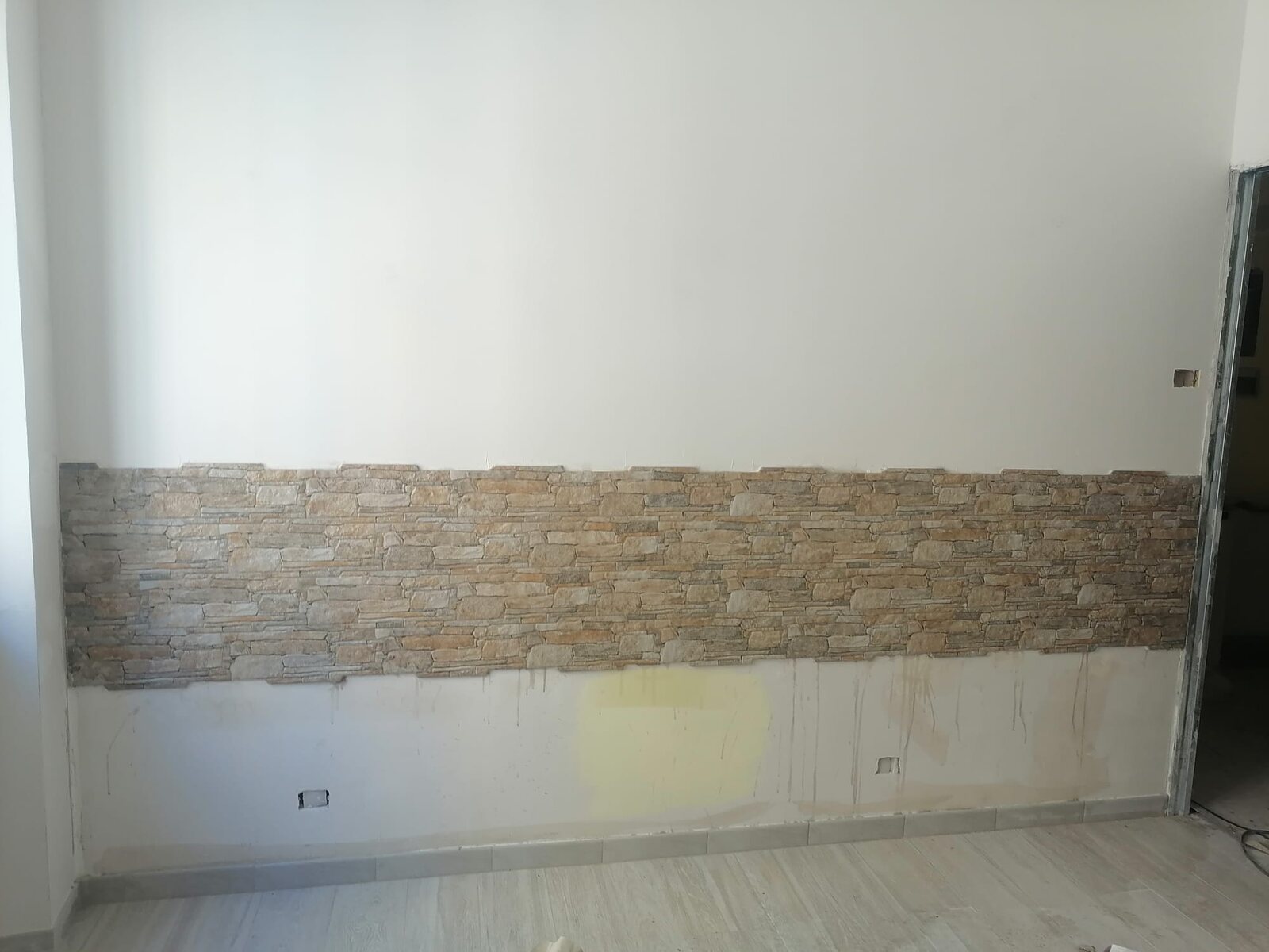 Parete interna preparata per rivestimento e finiture